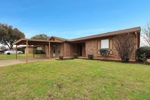 6632 Valley View Dr, Watauga, TX 76148