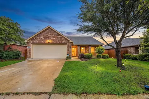 4004 Red Rock Dr, Heartland, TX 75126