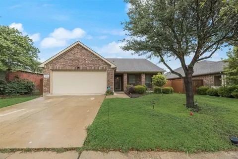 4004 Red Rock Dr, Heartland, TX 75126