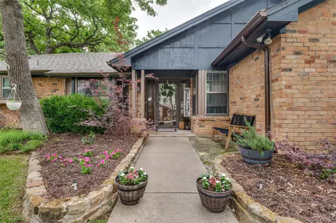 2228 Mountainview Dr, Hurst, TX 76054