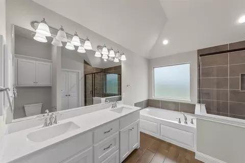 Bath - 18310 Chippewa Ct, Terrell, TX 75160 photo 5 of 5