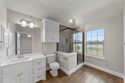 Bath - 18310 Chippewa Ct, Terrell, TX 75160 photo 1 of 5