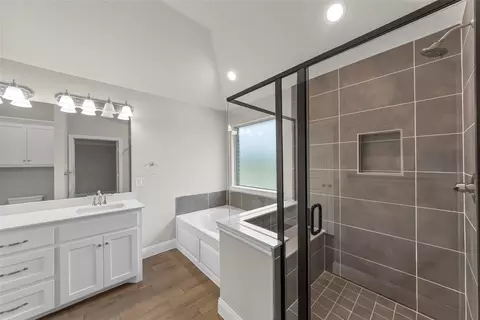 Bath - 18310 Chippewa Ct, Terrell, TX 75160 photo 3 of 5