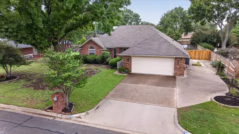 1405 5th St, Granbury, TX 76048