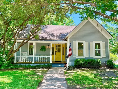 725 Bolivar St, Denton, TX 76201