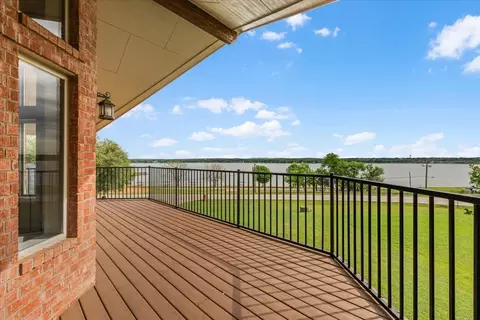 203 W Lake Dr, Weatherford, TX 76087