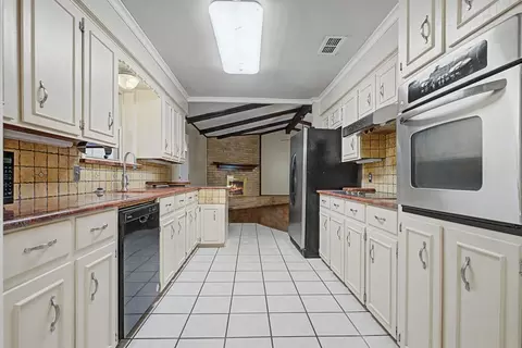 Kitchen - 2104 Wainwright Ct, Longview, TX 75605 photo 1 of 3