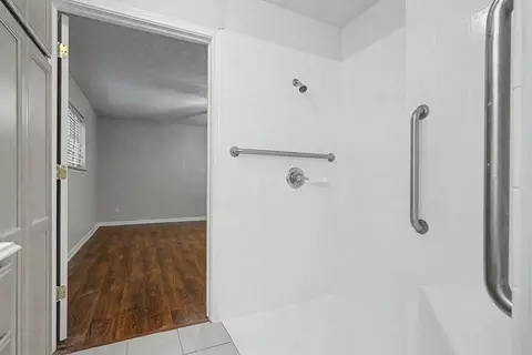 Bath - 2104 Wainwright Ct, Longview, TX 75605 photo 5 of 5