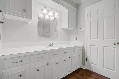 Bath - 2104 Wainwright Ct, Longview, TX 75605 photo 4 of 5