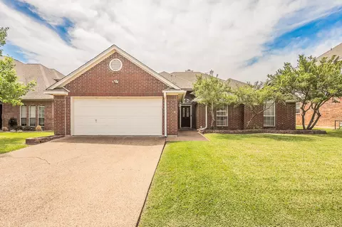 2720 Cedar Springs Ct, Bedford, TX 76021