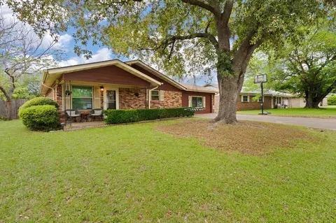 1212 Lynnwood Dr, Cleburne, TX 76033
