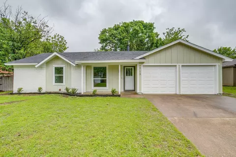 713 Vaughn Dr, Burleson, TX 76028