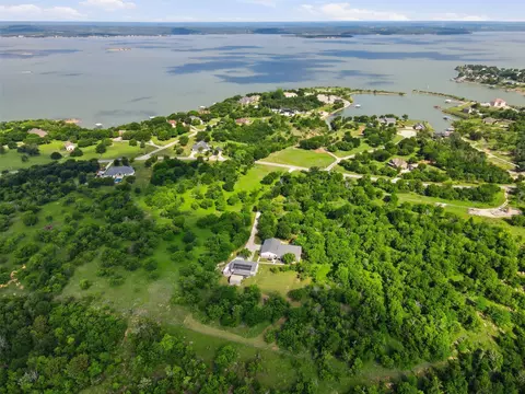 211 E Bay Dr, Bridgeport, TX 76426