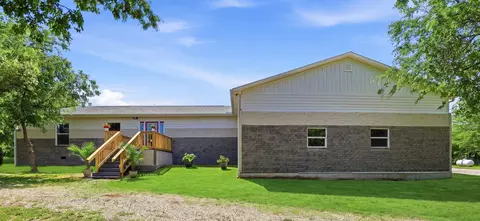 211 E Bay Dr, Bridgeport, TX 76426