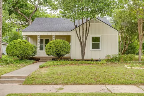 1412 Eagle Dr, Fort Worth, TX 76111