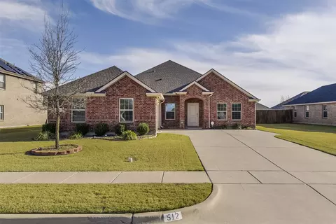512 Woodhaven Dr, Waxahachie, TX 75165