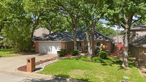 6020 Paradise Dr, Arlington, TX 76001