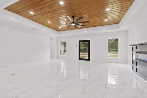 Living - 404 Luzon St, Tool, TX 75143 photo 3 of 6