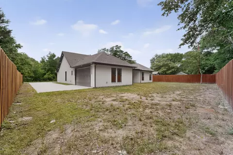 Exterior - 404 Luzon St, Tool, TX 75143 photo 9 of 10