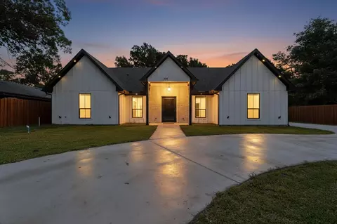 404 Luzon St, Tool, TX 75143