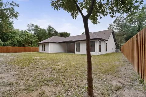 Exterior - 404 Luzon St, Tool, TX 75143 photo 8 of 10