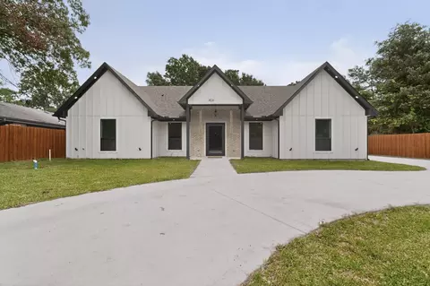 Exterior - 404 Luzon St, Tool, TX 75143 photo 2 of 10
