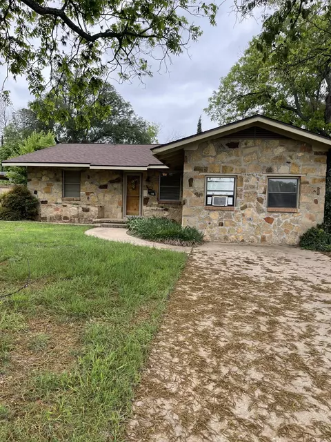100 Snow St, Bangs, TX 76823