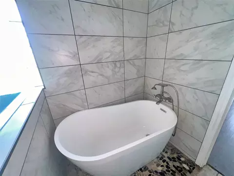 Bath - 3661 Emo St, Midlothian, TX 76065 photo 4 of 4