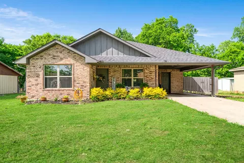 240 Elizabeth Ln, Blossom, TX 75416