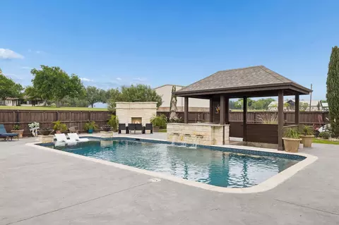 2009 Lakeshore Dr, Cleburne, TX 76033