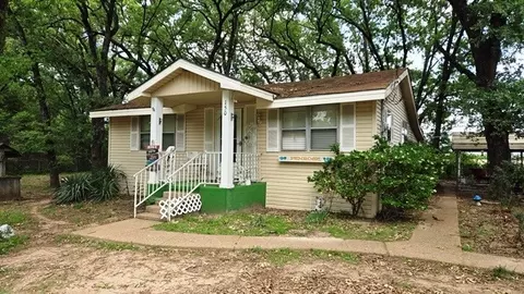 150 Meadow Lake Dr, Gun Barrel City, TX 75156
