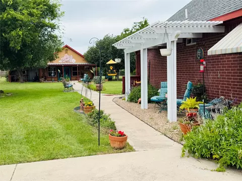 5660 Veal Station Rd, Weatherford, TX 76085