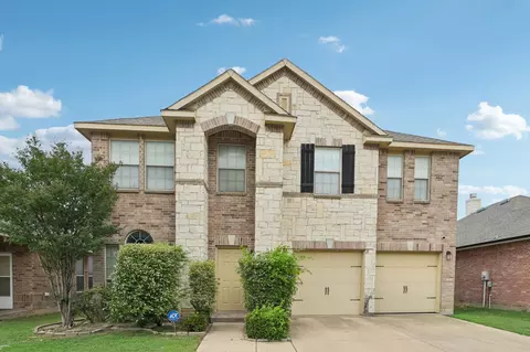 8841 Noontide Dr, Fort Worth, TX 76179