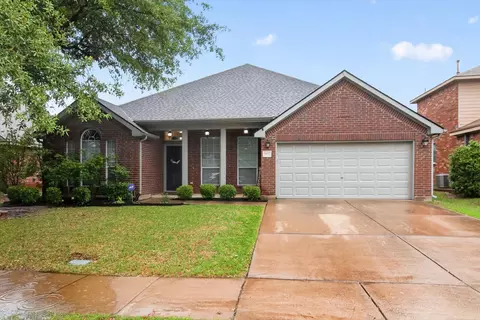 9122 Water Oak Dr, Arlington, TX 76002
