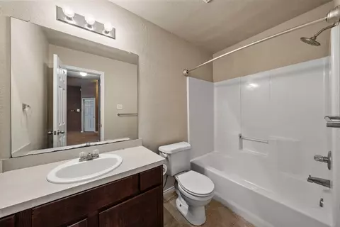 Bath - 10512 Granada Dr, Waco, TX 76708 photo 2 of 2