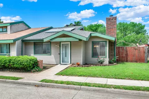 5908 Baroncrest Dr, Arlington, TX 76017