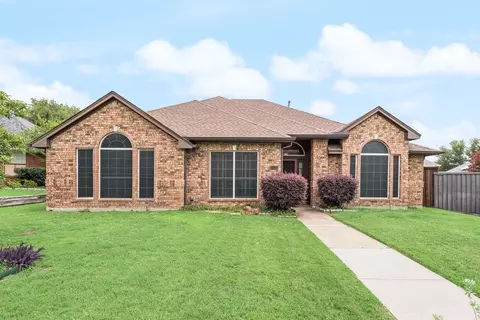 2114 Greenstone Trl, Carrollton, TX 75010