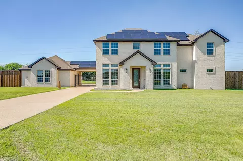 5400 Posada Dr, Crowley, TX 76036