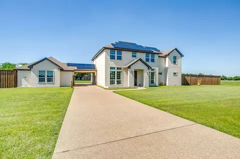 5400 Posada Dr, Crowley, TX 76036