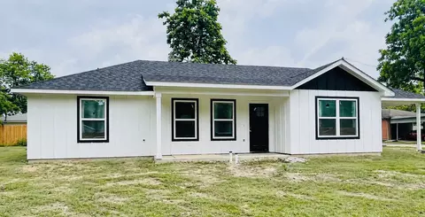 251 E Fort Worth Ave, Cooper, TX 75432