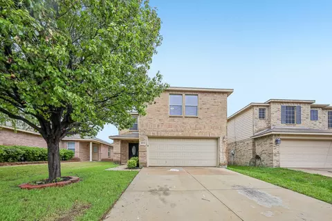 8820 Valley River Dr, Fort Worth, TX 76244