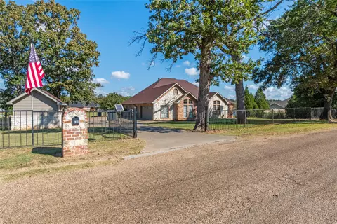 180 Surls Dr, Mabank, TX 75156