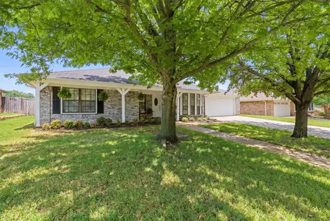 7308 Shady Hollow Ln, North Richland Hills, TX 76182