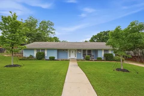 1812 Saxony Rd, Fort Worth, TX 76116