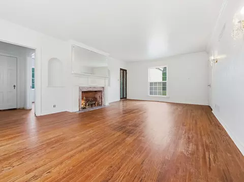 Living - 609 E Main St, Hamilton, TX 76531 photo 5 of 8