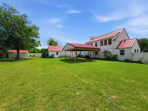 Exterior - 609 E Main St, Hamilton, TX 76531 photo 6 of 8