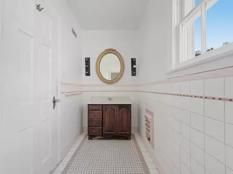 Bath - 609 E Main St, Hamilton, TX 76531 photo 1 of 3