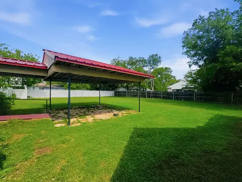 Exterior - 609 E Main St, Hamilton, TX 76531 photo 7 of 8