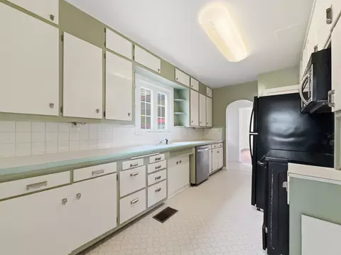 Kitchen - 609 E Main St, Hamilton, TX 76531 photo 2 of 2