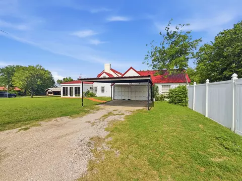 Exterior - 609 E Main St, Hamilton, TX 76531 photo 5 of 8